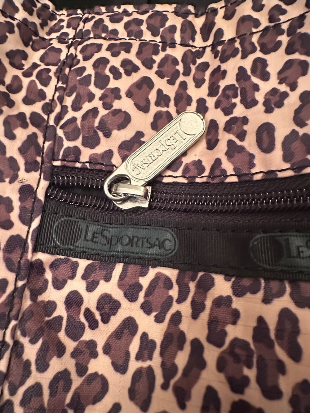 LE SPORTSAC VINTAGE Y2K CHEETAH PRINT XL TOTE NYLON WASHABLE W/ ZIP POCKET - Picture 3 of 7